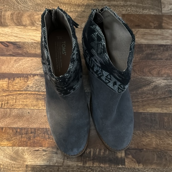 TOMS Suede Ankle Booties, Western, Block Heel, Gray, Black, Gently Used, Size 8 - Picture 8 of 14